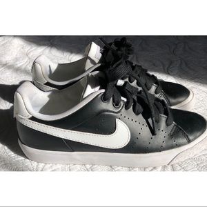 *****SOLD***** Nike | Court Tour Sneakers! 😍